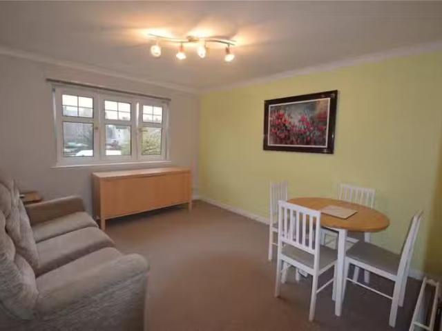 For Rent! 1 BA 2 bedroom flat for rent in Springfield Street.