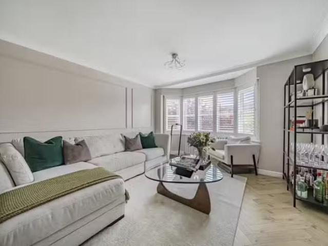 Cheap 1 BA 2 bedroom flat for rent in Station Road Sidcup DA15