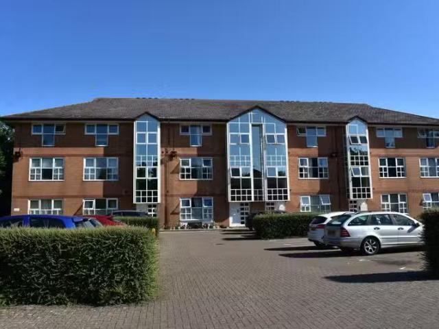 Rental! 1 BA 2 bedroom flat for rent in Stoford, Yeovil, BA22