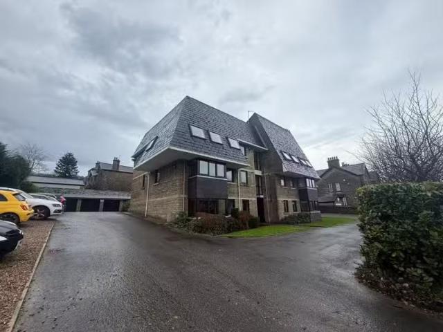 New 1 BA 2 bedroom flat for rent in The Court, Ashfield Road.