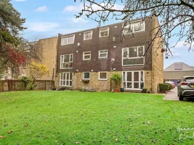 Cozy 1 BA 2 bedroom flat for rent in The Plain, Epping, CM16