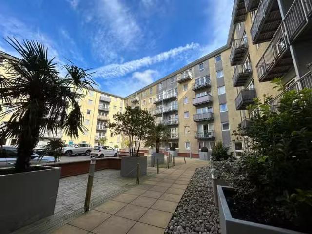 Just in! 1 BA 2 bedroom flat for rent in The Quartz, Hall Stre.