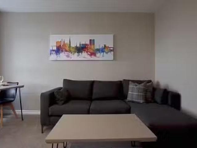 Nice 1 BA 2 bedroom property for rent in Annfield Street, West.