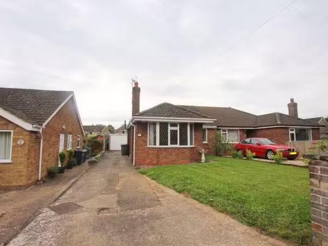 Cozy 1 BA 2 bedroom semi detached bungalow for rent in Caddle.