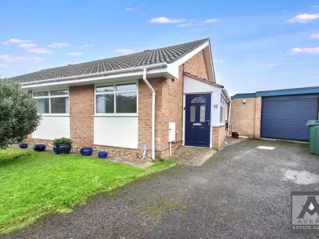 Nice 1 BA 2 bedroom semi detached house for rent in Ashbury Dr.