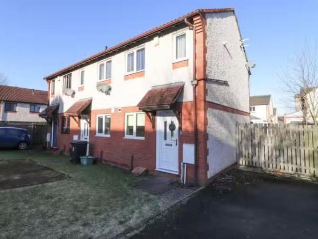 Nice 1 BA 2 bedroom semi detached house for rent in Beveridge.