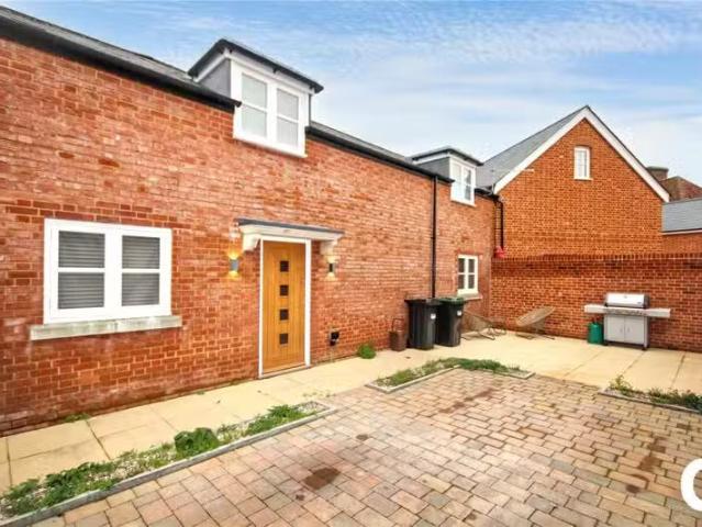 Deal! 1 BA 2 bedroom semi detached house for rent in Strides L.