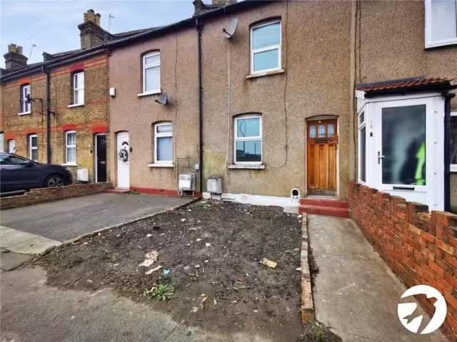 For Rent! 1 BA 2 bedroom terraced house for rent in Cray Road.