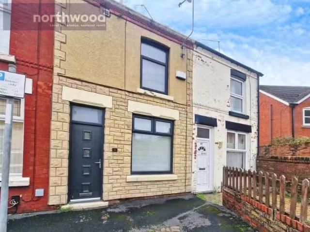 Just in! 1 BA 2 bedroom terraced house for rent in Fairview Av.