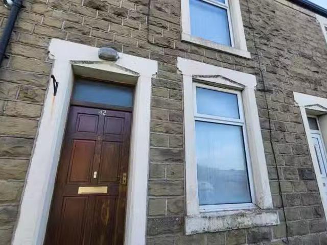 Cozy 1 BA 2 bedroom terraced house for rent in Hope Street, Ac.