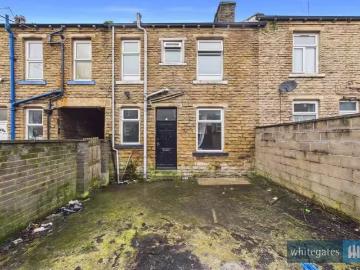 Nice 1 BA 2 bedroom terraced house for rent in Lapage Street.