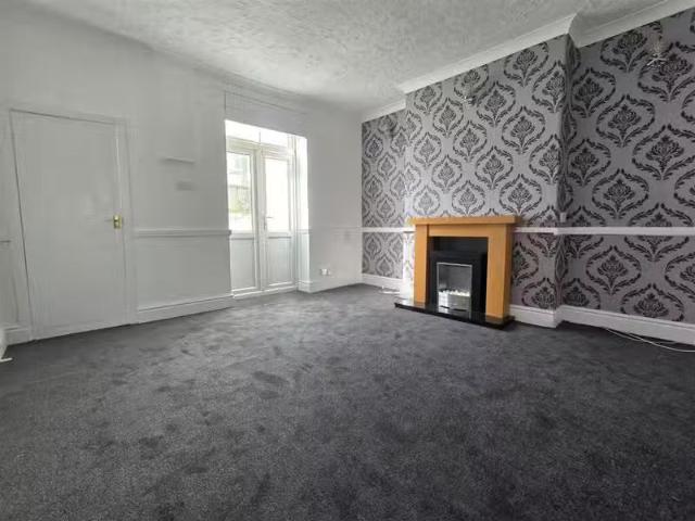 Deal! 1 BA 2 bedroom terraced house for rent in Queensberry Ro.
