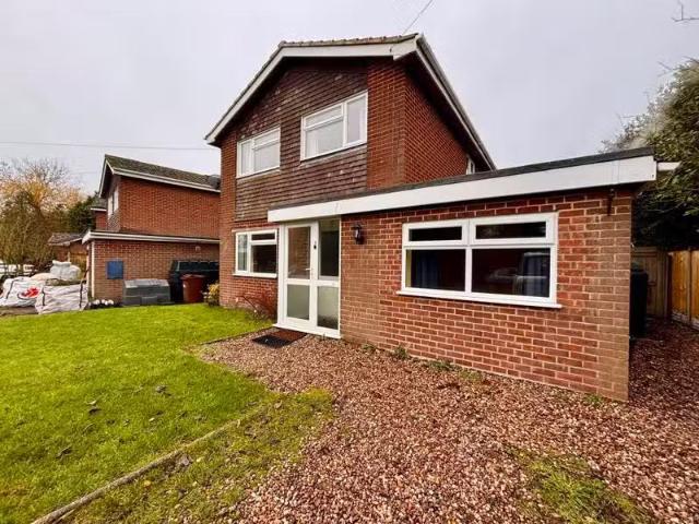 Rental! 1 BA 4 bedroom detached house for rent in Catholme Lan.