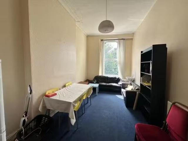 Nice 1 BA 4 bedroom flat for rent in Tyndall's Park Road, Bris.