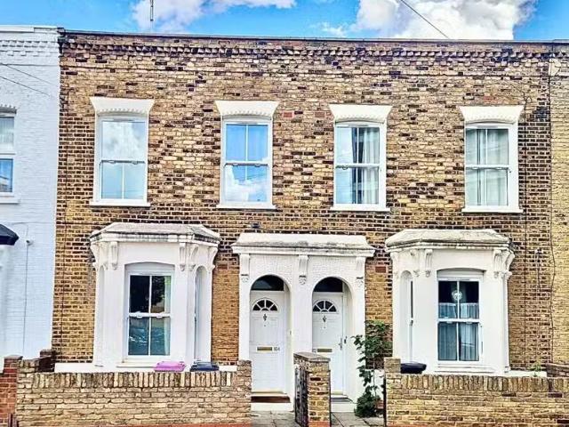 Just in! 1 BA 4 bedroom house for rent in Bow Common Lane, Bow.