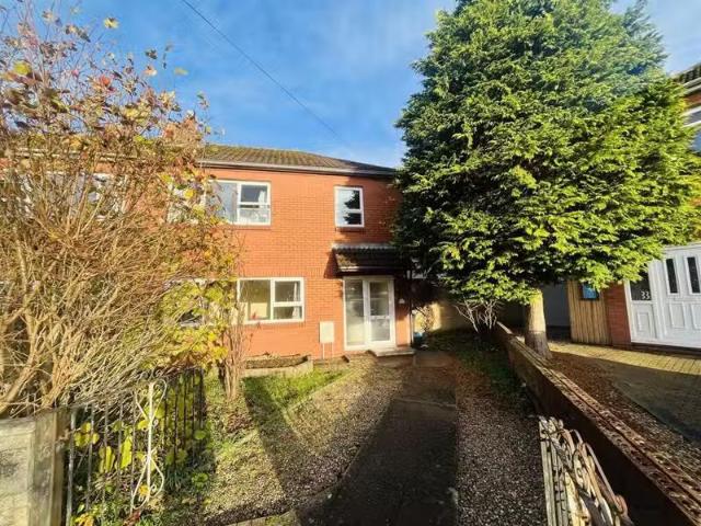 Nice 1 BA 4 bedroom house for rent in Brockworth Crescent, Bri.