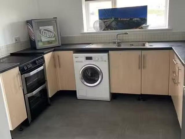 Just in! 1 BA 4 bedroom house for rent in High Grove, Bristol.