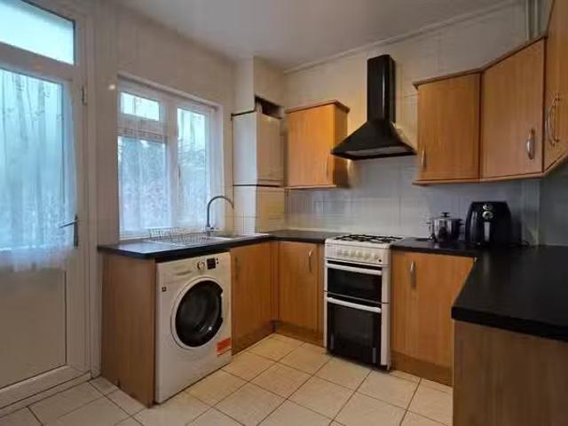 Rental! 1 BA 4 bedroom house for rent in West Kent Avenue, Nor.