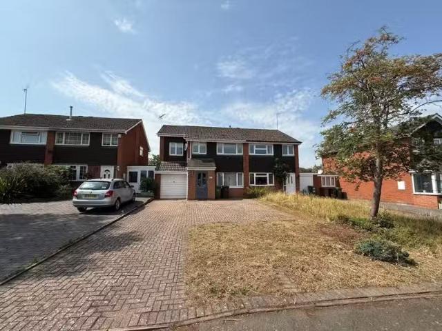 Rental! 1 BA 4 bedroom semi detached house for rent in Abberle.