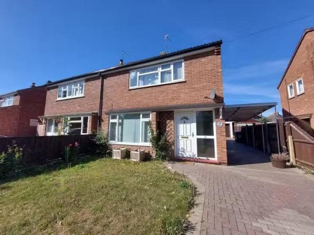 Cozy 1 BA 4 bedroom semi detached house for rent in Neale Clos.