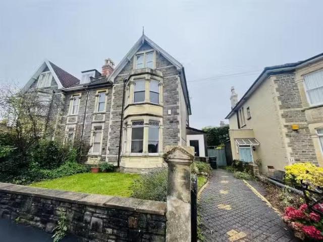 Unique 1 BA 5 bedroom flat for rent in 17 Hazelton Road, Brist.