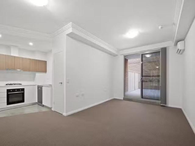 New 1 BA 74/6 16 Hargraves Street, Gosford Apartment for rent.