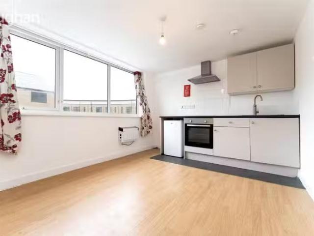 Just in! 1 BA Studio flat for rent in Railway Road, Newhaven.