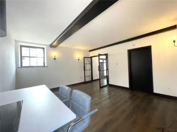 Just in! 1 bedroom terraced house for rent in York Buildings.