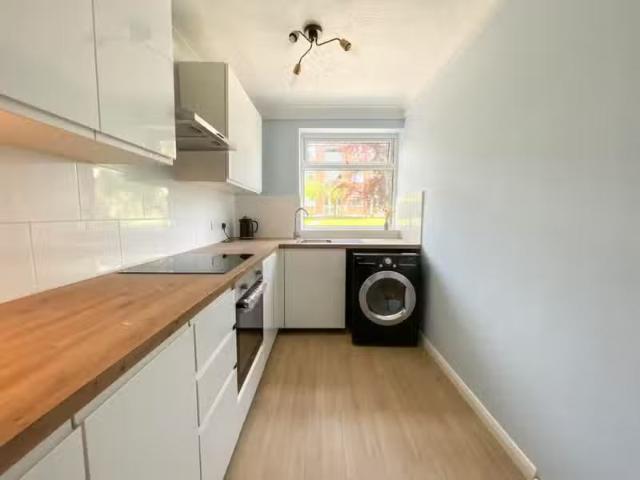 Just in! 1 bedroom apartment for rent in Copper Court, Sawbrid.