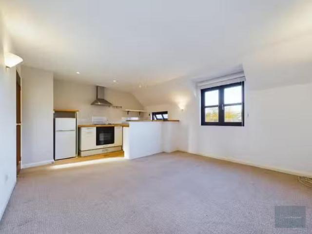 Cozy 1 bedroom apartment for rent in St Katherines Quay, Bradf.