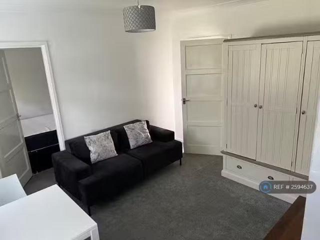 For Rent! 1 bedroom bungalow for rent in Turnley Road, Birming.