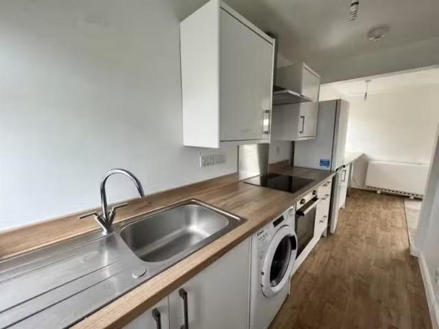 Unique 1 bedroom end of terrace house for rent in Castle View.