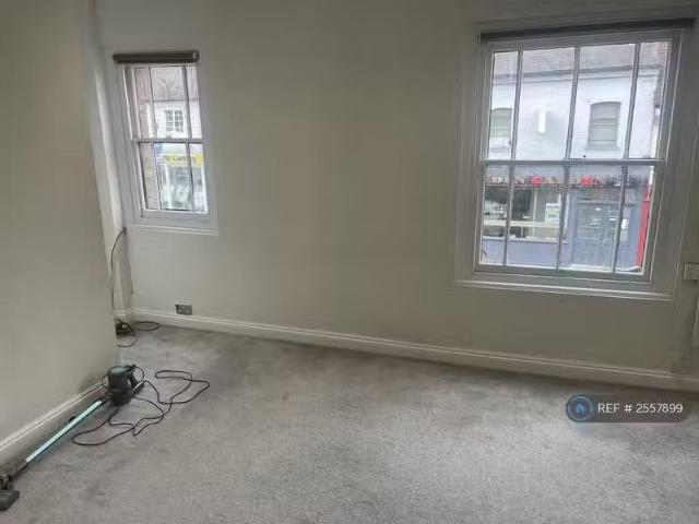 For Rent! 1 bedroom flat for rent in Moulsham Street, Chelmsfo.