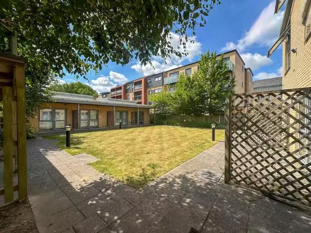 Nice 1 bedroom flat for rent in Abbey Court, Abbey Street, Cam.