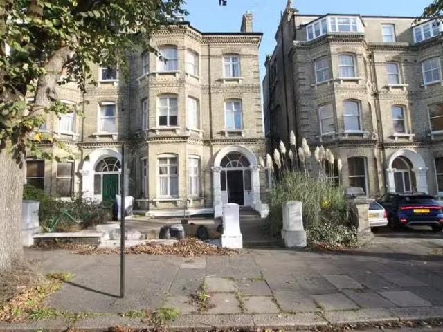 Cheap 1 bedroom flat for rent in The Drive, Hove, East Susinte.