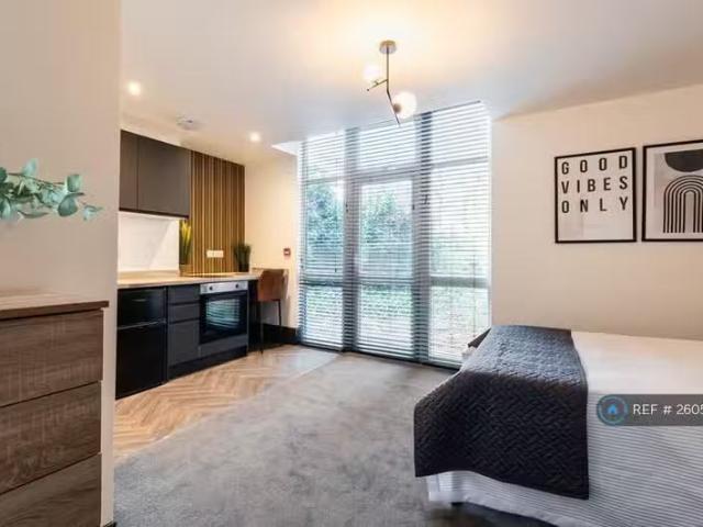 Nice 1 bedroom flat share for rent in Warwick Road, Solihull.