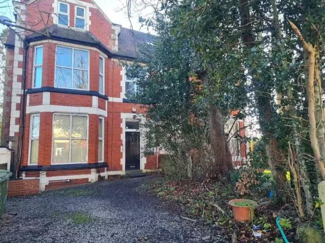 For Rent! 1 bedroom ground floor flat for rent in Park Road No.
