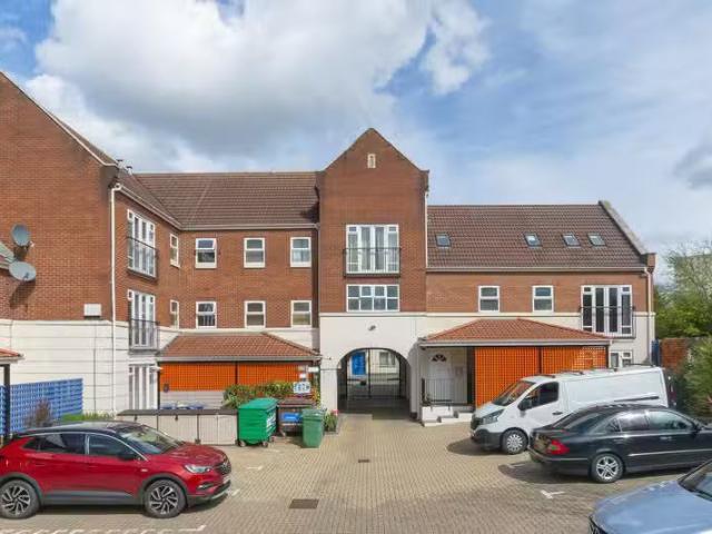 For Rent! 1 bedroom house for rent in Beaufort Court, Beaufort.