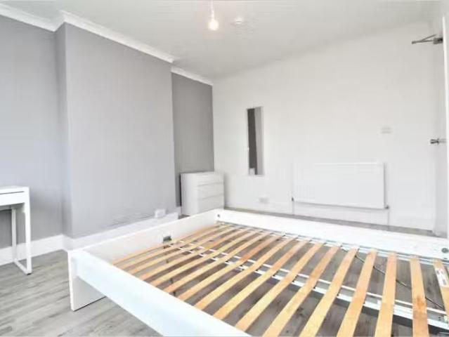 Cheap 1 bedroom house share for rent in Abbots Way, Beckenham.