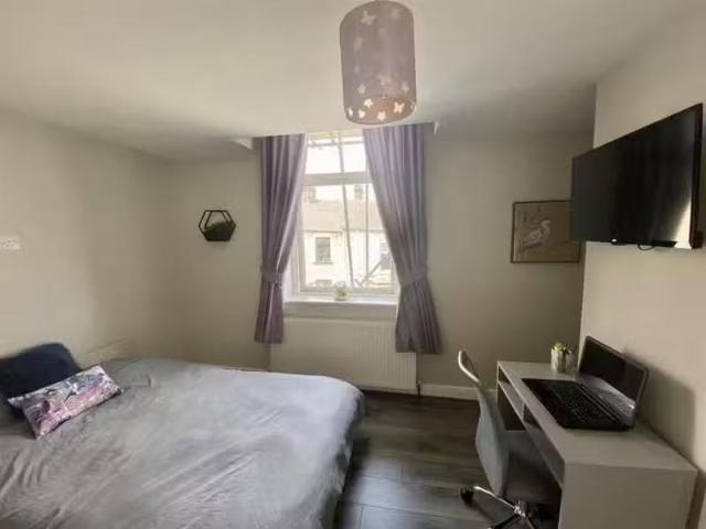 Cheap 1 bedroom house share for rent in Berry Street, Burnley.