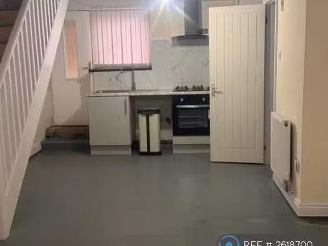 Deal! 1 bedroom house share for rent in Cleckheaton Road, Brad.