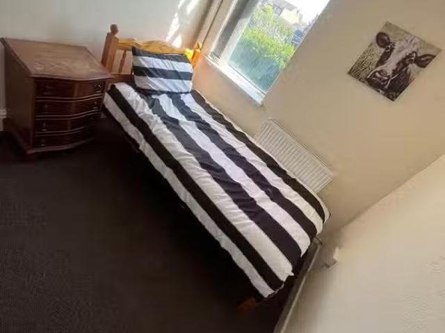 Just in! 1 bedroom house share for rent in Oakfield Road, Bals.