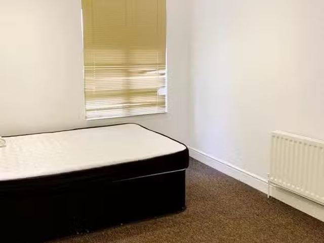 Cheap 1 bedroom house share for rent in Room 1, Station Road.