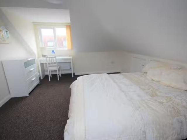 Unique 1 bedroom house share for rent in St. Albans Avenue, Bo.