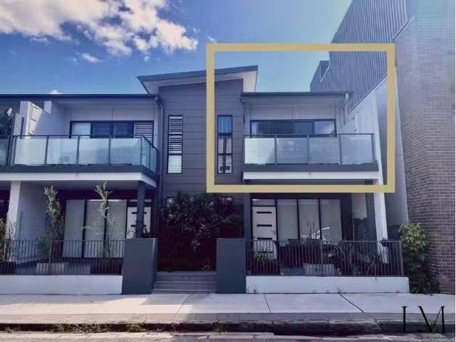 Unique 1 BR 104/27 Throsby Street, Wickham House for rent Lis.