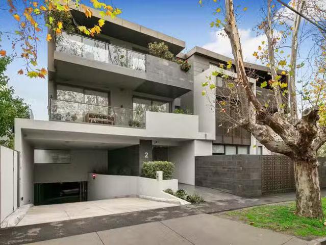 Cheap 1 BR 106/2 Cromwell Road, South Yarra, VIC 3141