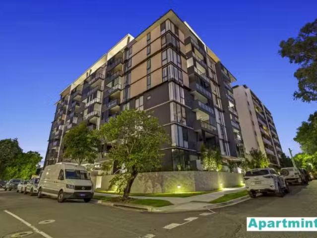 Just in! 1 BR 1103/10 Flora, Stones Corner Apartment for rent.