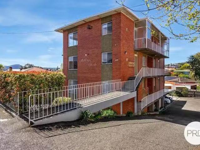 Cheap 1 BR 1/107 Montagu Street, New Town, TAS 7008
