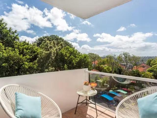 Unique 1 BR 12/27 Reynolds Street, CREMORNE Apartment for rent.