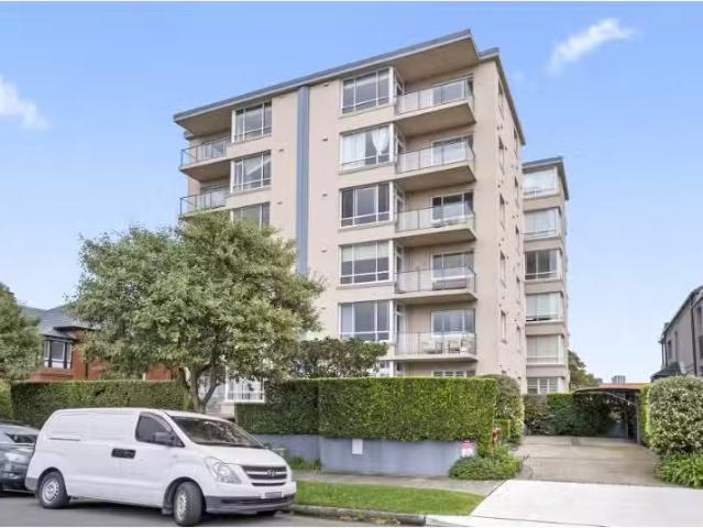 Cheap 1 BR 13/26 Raglan Street, Mosman Apartment for rent Lis.